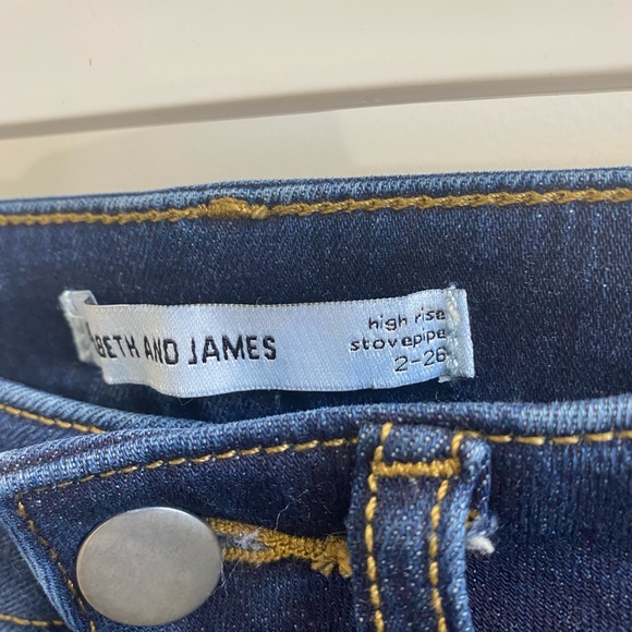 Elizabeth and James High Rise Stove Pipe Jeans NWOT - Picture 3 of 6